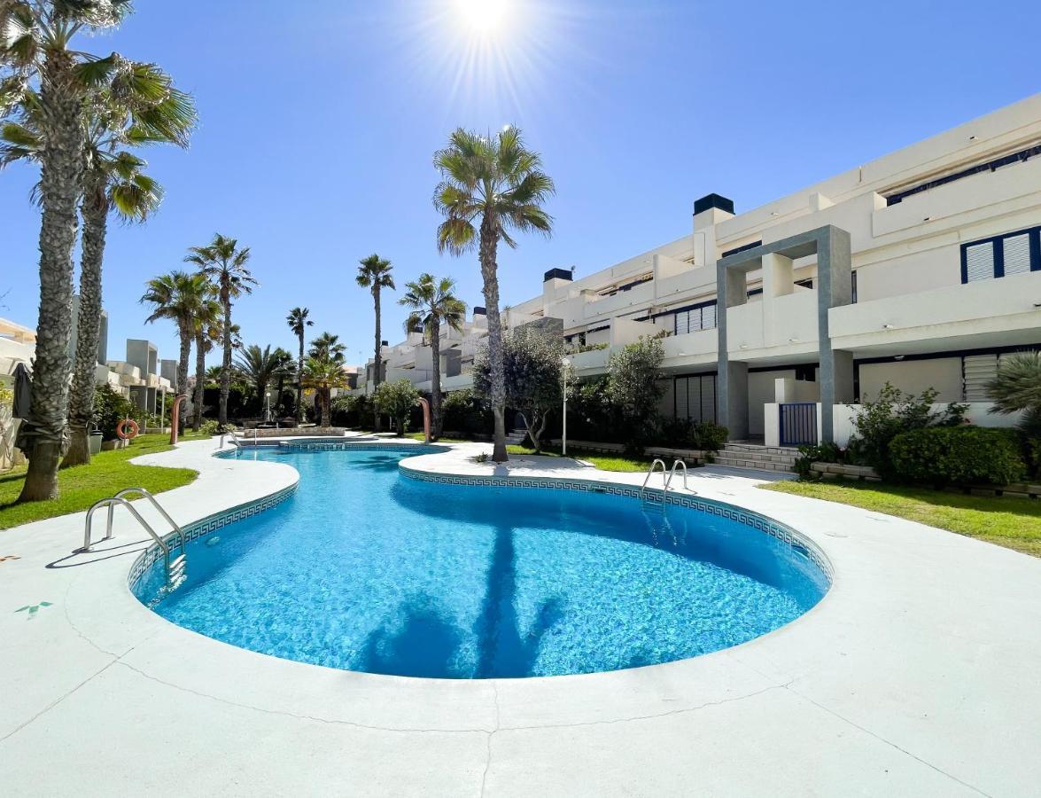 Breathtaking Apartment Torrevieja Eksteriør billede